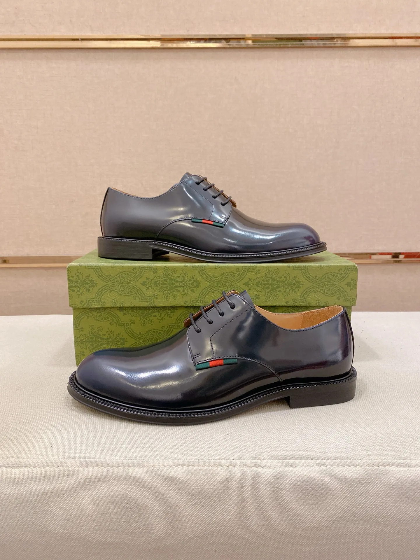 Men's shoes 💰: 520💰 (GUCCI) new series ss hot new products 💢 💠 Casual leather shoes 👞, first layer of cowhide, upper hardware buckles and logo on the sides of the shoe, brand logo on the insole and sole 💠 💎Upper: 100% cowhide 💎Inner: cowhide/100% 💎Feet: cowhide/100% 💎Sole: rubber/100% 💎SIZE: 38 39 40 41 42 43 44 Can be customized 45